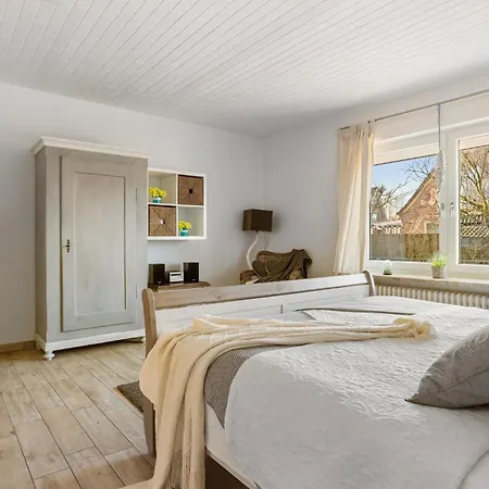 Momme Apartment